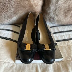 Vintage 90s Salvatore Ferragamo Vara bow black croc embossed leather